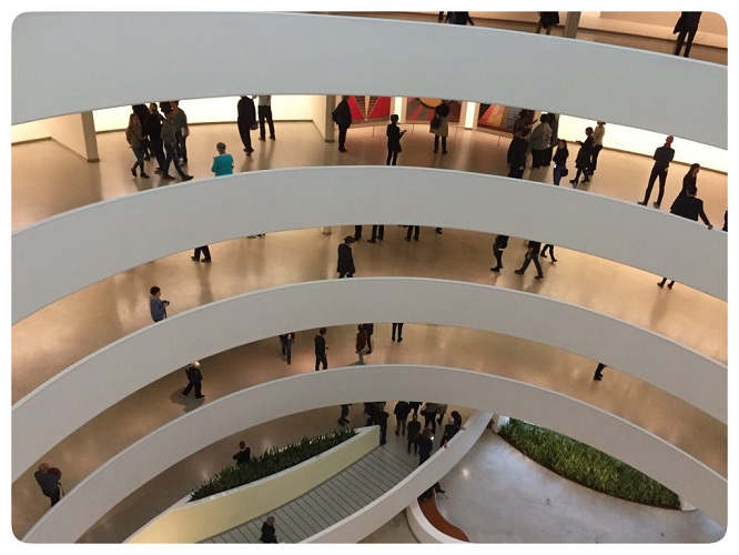 vue intérieur musée guggenheim