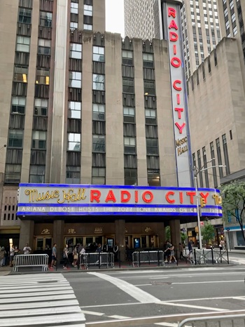 Radio City Music Hall New York vue façade art deco